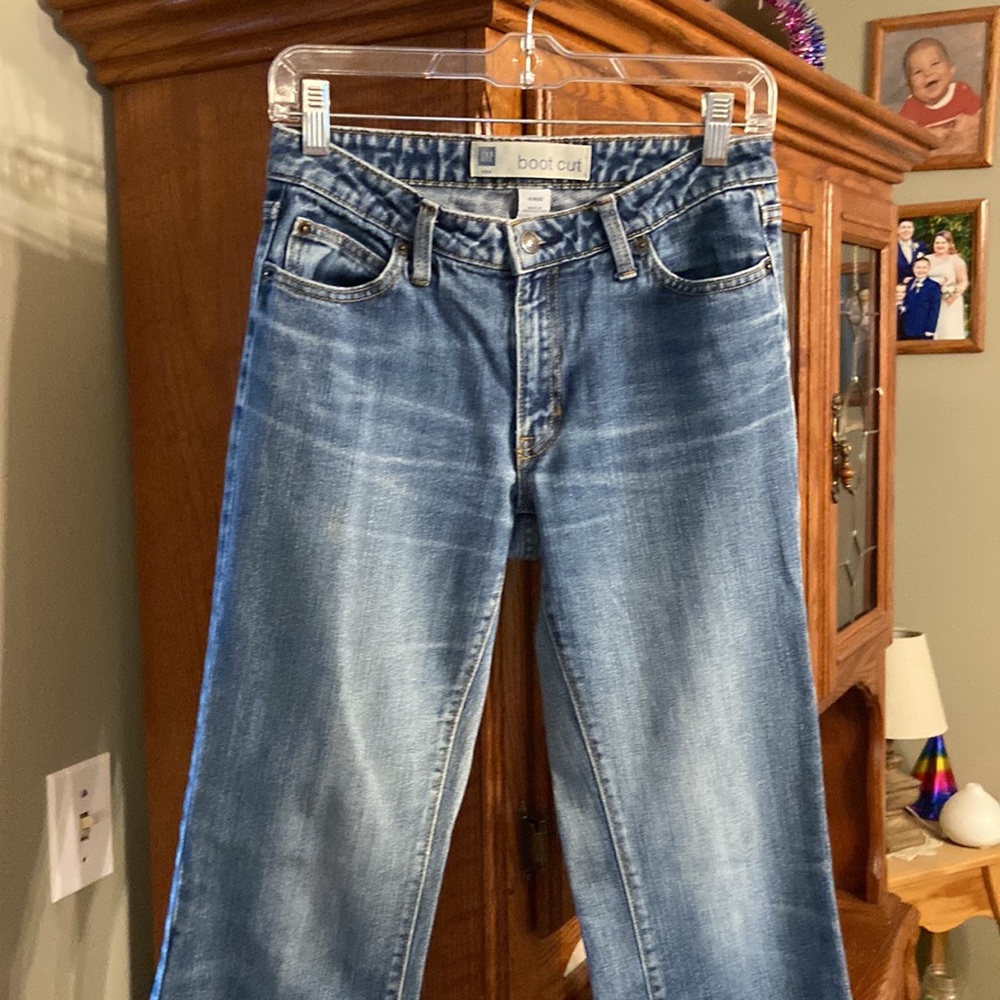 Like new womens gap jeans size 4 regular